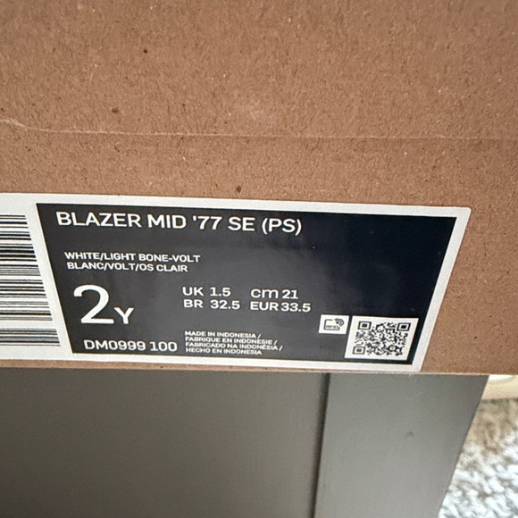 Nike White and Tan High-Top Sneakers - Picture 2 of 6